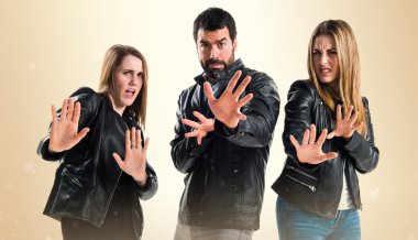 Dur işareti yapma arkadaşlar