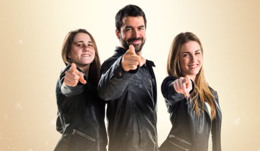 Arkadaşlar açık için işaret