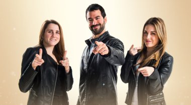 Arkadaşlar açık için işaret