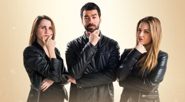 İzole arka plan üzerinde arkadaşlar