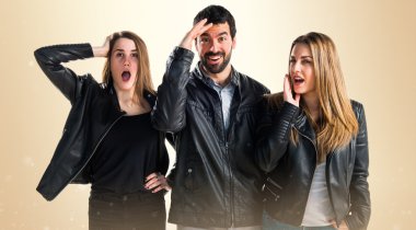 İzole arka plan üzerinde arkadaşlar