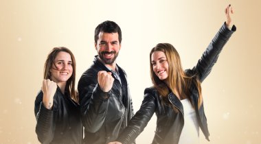 İzole arka plan üzerinde arkadaşlar