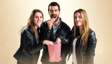 İzole arka plan üzerinde arkadaşlar