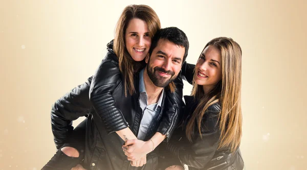 Tres amigos con chaqueta de cuero negro —  Fotos de Stock