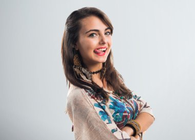 Genç kız bir şaka yapıyor