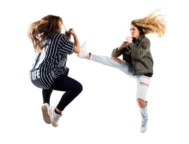 İzole arka plan üzerinde genç ve güzel kızlar