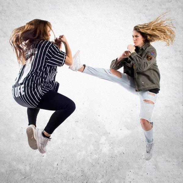 Jolies jeunes filles sur fond isolé — Photo