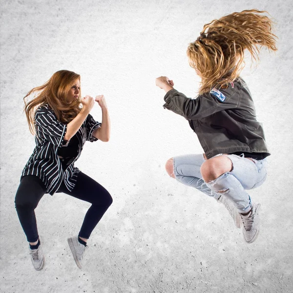 Jolies jeunes filles sur fond isolé — Photo