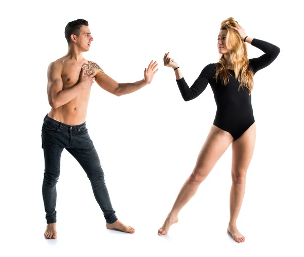 Twee mensen dansen op geïsoleerde achtergrond — Stockfoto