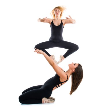 İki kız izole arka plan üzerinde bale