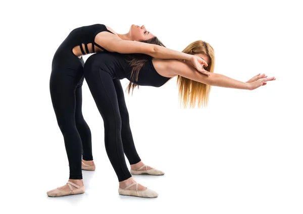 Due ragazze ballano balletto su sfondo isolato — Foto Stock