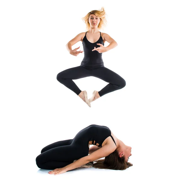 Duas meninas dançando balé sobre fundo isolado — Fotografia de Stock