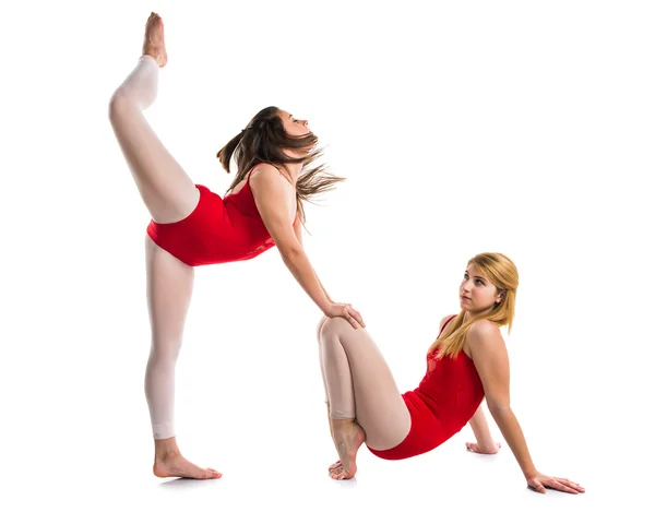 Duas meninas dançando balé sobre fundo isolado — Fotografia de Stock