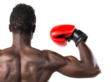 Boks eldivenli yakışıklı bir zenci.