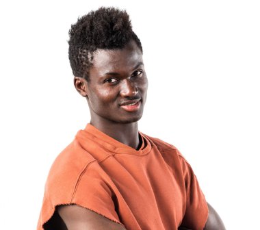 Yakışıklı siyah adam kollarını ile geçti