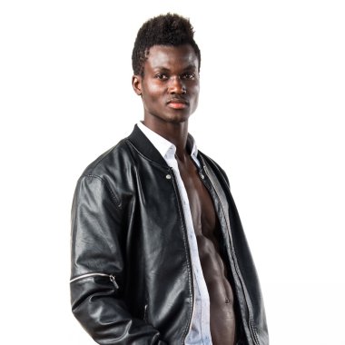 Siyah adamla yakışıklı deri ceket