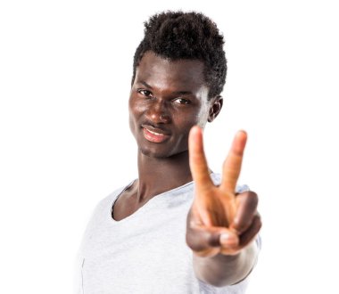 Zafer jest yapan siyah erkek