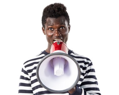 Megafon tarafından bağırarak yakışıklı zenci