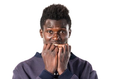 Korkmuş yakışıklı siyah adam