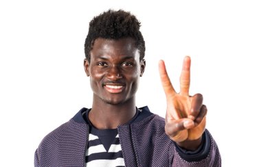 Zafer jest yapan siyah erkek