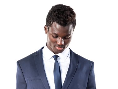 Siyah yakışıklı aşağı bakıyor