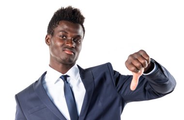 Kötü sinyal yapan yakışıklı siyah erkek