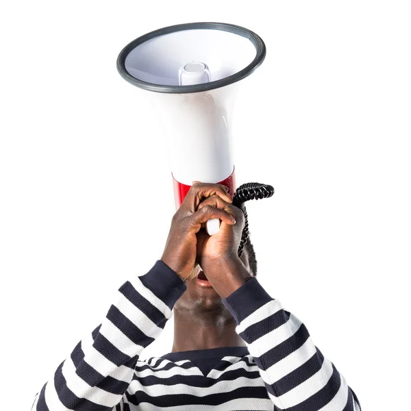 Чёрный мужчина кричит на мегафон — стоковое фото