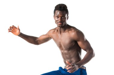 Atlama yakışıklı zenci