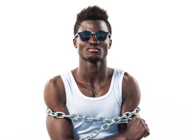 Siyah adam beyaz arka plan üzerinde