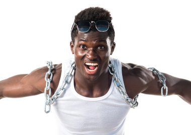 Zincirleri ile yakışıklı adam