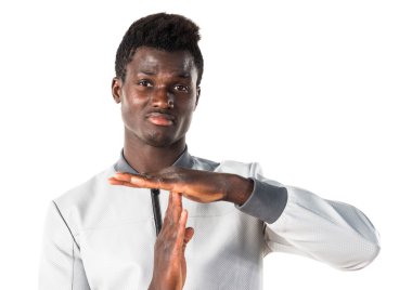 Siyah adam saat hareketi yapma