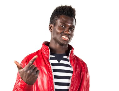 Siyah adam yukarı dönük