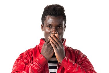 Siyah adam ağzını kapsayan