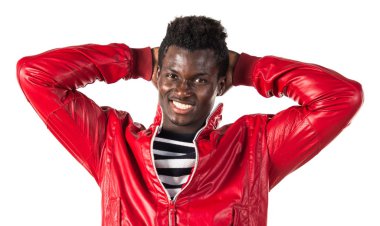 Mutlu yakışıklı siyah adam