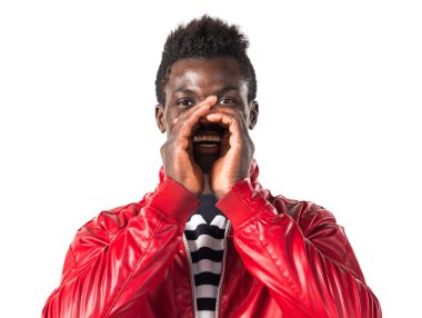 Bağırarak yakışıklı zenci