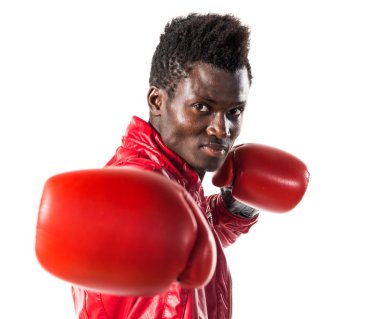 Boks eldivenleri ile siyah adam