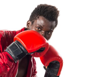 Boks eldivenleri ile siyah adam