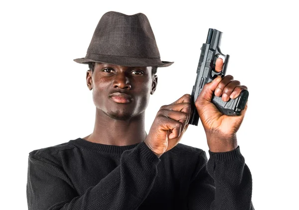 Homem negro segurando uma pistola — Fotografia de Stock