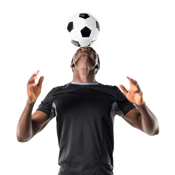 Homem negro jogando futebol — Fotografia de Stock