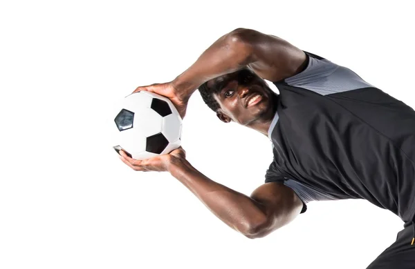 Homem negro jogando futebol — Fotografia de Stock