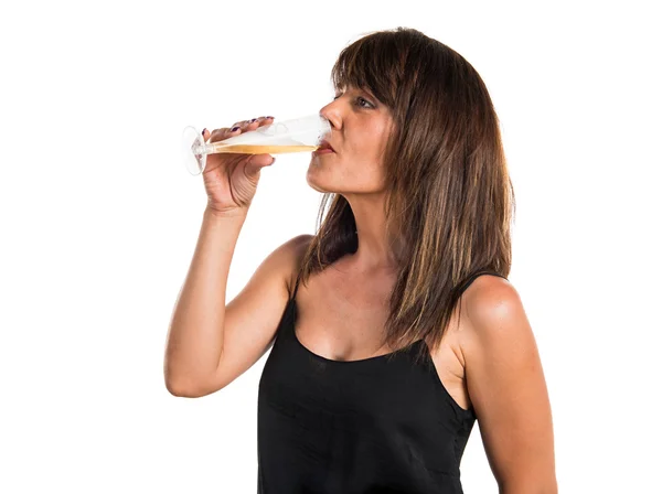 Mooie vrouw drinken champagne — Stockfoto