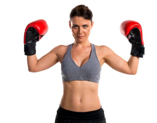 Femme sportive avec gants de boxe — Photo