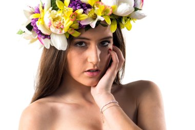 Çiçeklerin taç kadınla modeli