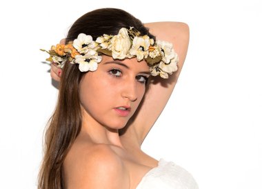 Çiçeklerin taç kadınla modeli