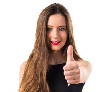 başparmak ile genç kız