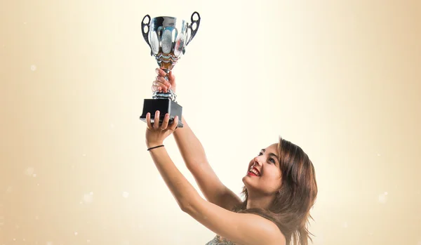 Bridesmaid holding a trophy — Stock Photo, Image