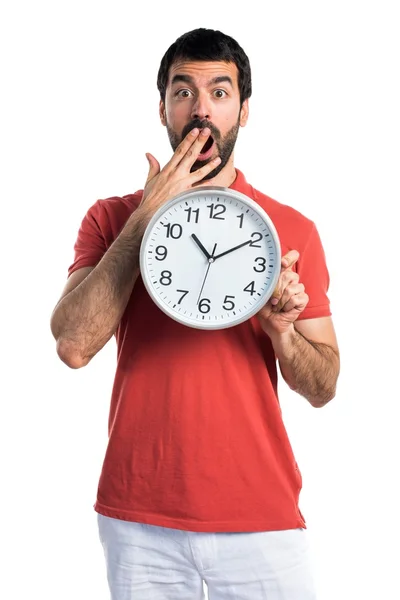 Hombre guapo sosteniendo reloj — Foto de Stock