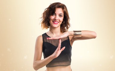 Güzel kız zaman aşımı jest yapma