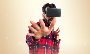 VR gözlükle korkmuş bir adamım