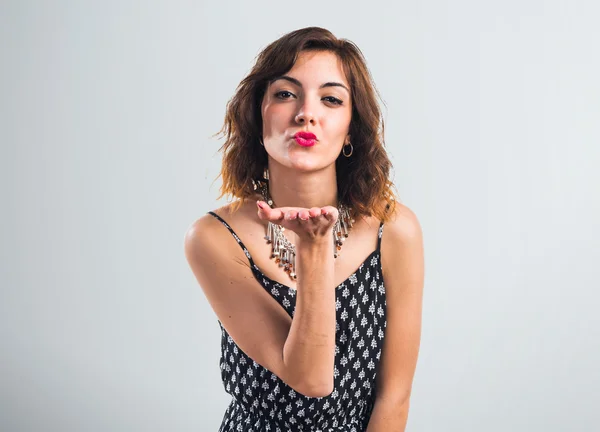 Mujer enviando un beso —  Fotos de Stock